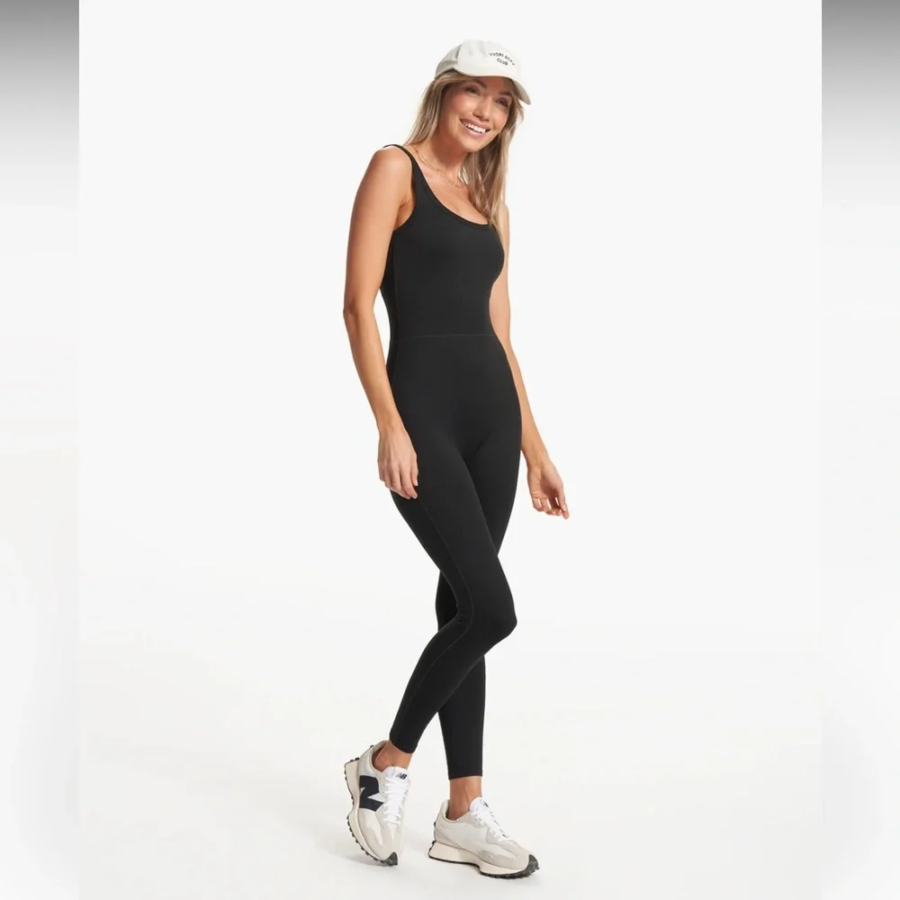 Vuori Black Essential Jumpsuit Size Large NWT - Picture 1 of 14